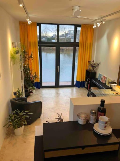 Prachtig Guesthouse Aan Het Water Almere Bagian luar foto